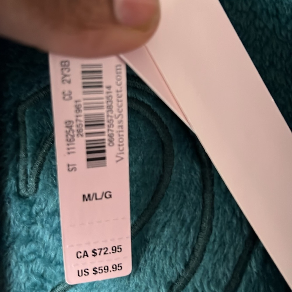 NWT VS Plush Robe - Picture 4 of 9